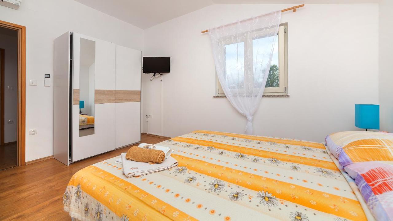 Apartments Barbara Brseč Zewnętrze zdjęcie